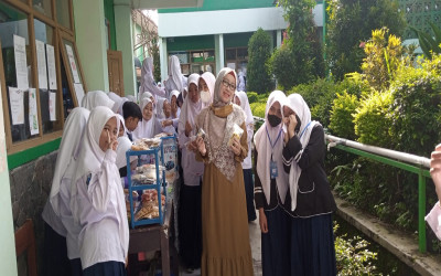 MARKET DAY SISWA SMP FK BINA MUDA